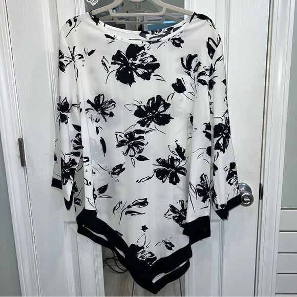 White and black floral assymetrical tunic top size 1XLg - Picture 10 of 10